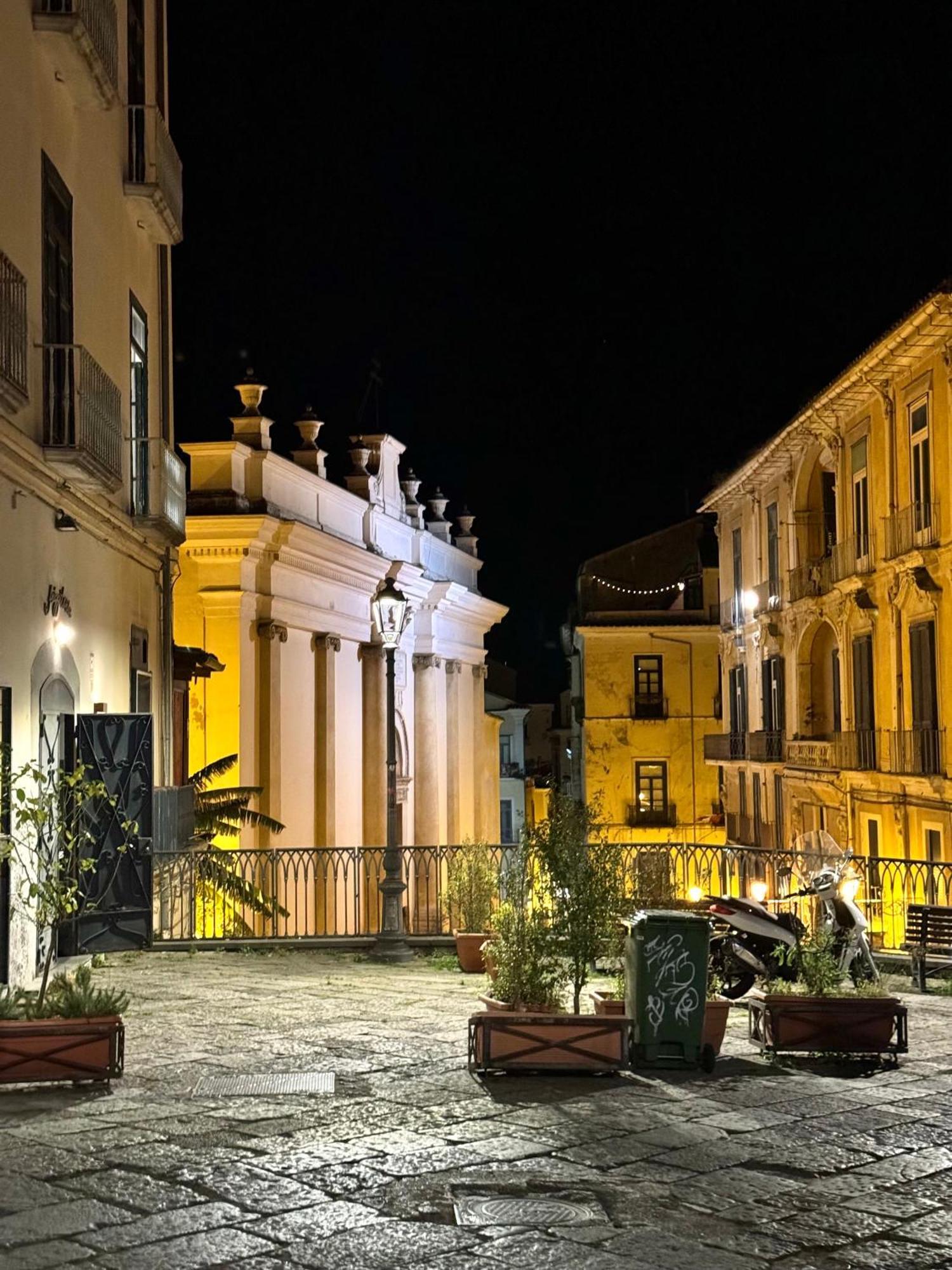 Residenza D'Artista Al Duomo1 Hotel Salerno Exterior photo